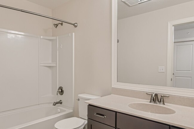 Building Photo - Spacious 4 Bedroom 4 Bath Townhome