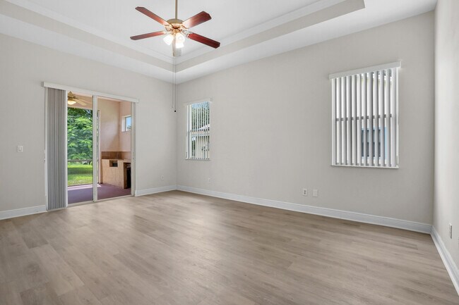 Building Photo - 1092 SW Majorca Ave