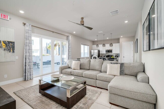 Building Photo - 7770 Sandy Ridge Dr