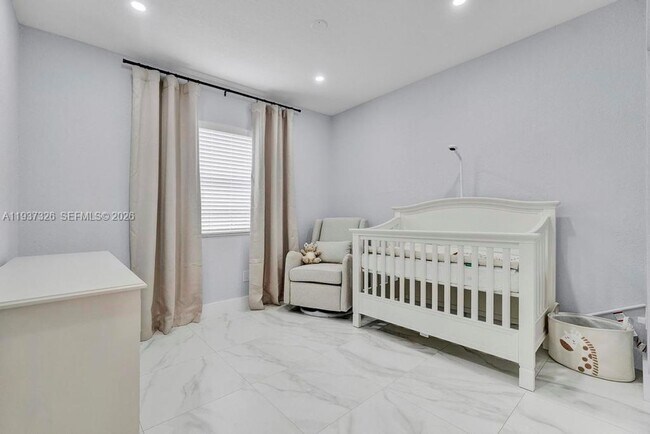 Building Photo - 6470 SW 27th St