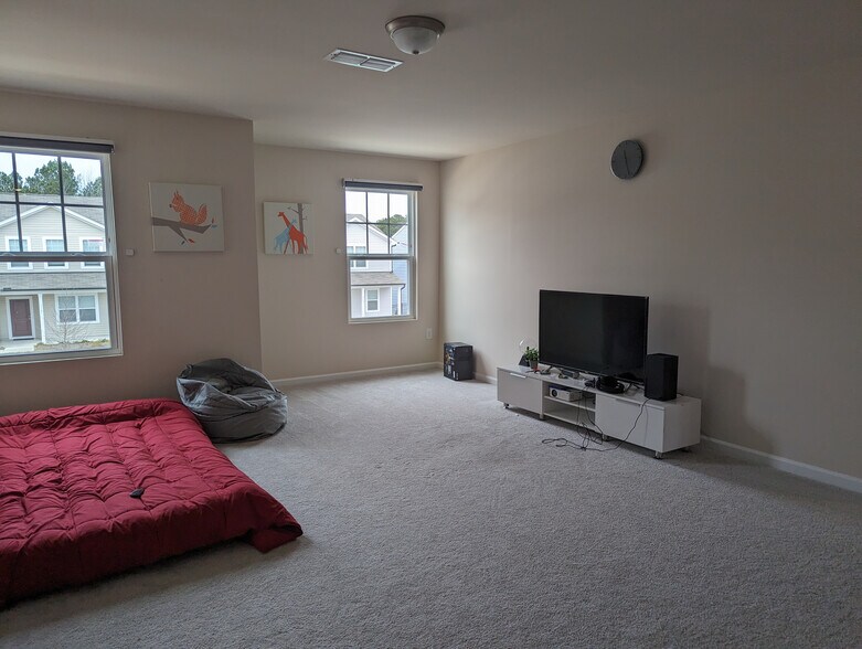 Building Photo - Room in Single Family Home on Justice Union Ct