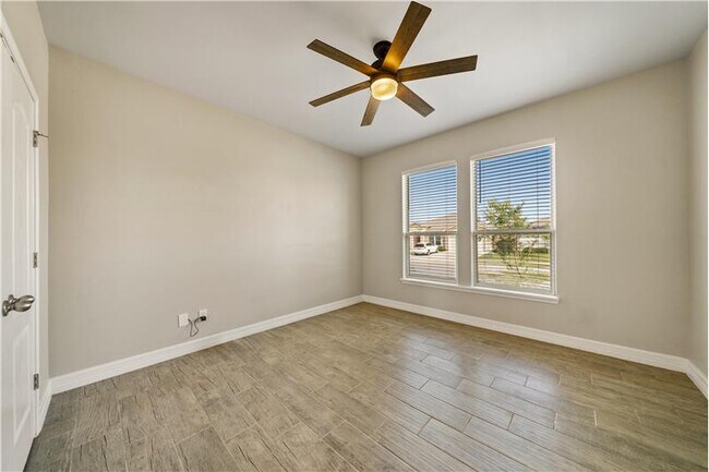 Building Photo - 7721 Dove Holw Dr