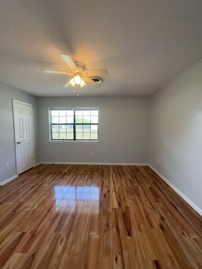 Building Photo - 110 Elwood Rd