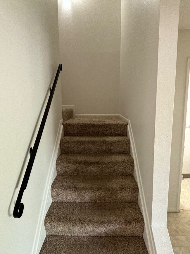 Building Photo - Updated 3bd/2.5ba Townhome in Lakewood