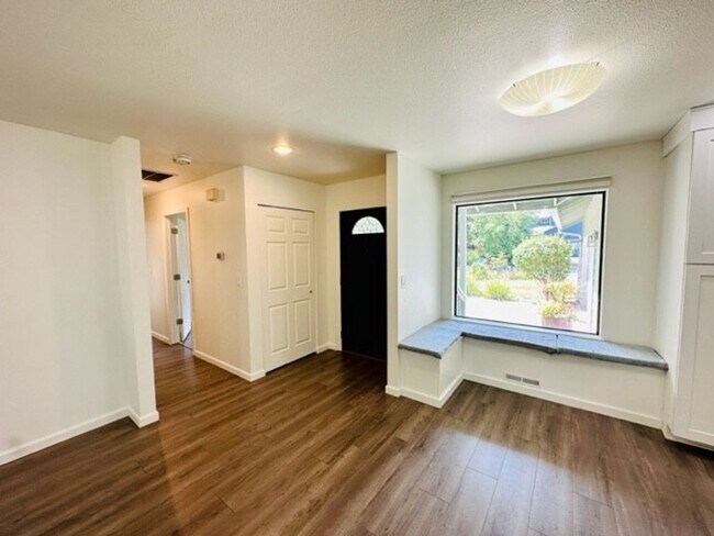 Building Photo - 3bd/2ba Duvall House