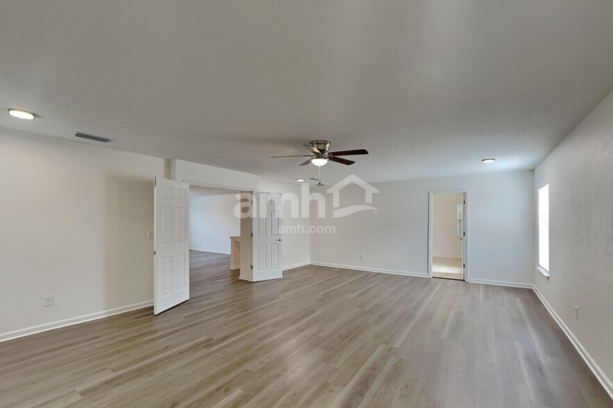 Building Photo - 385 Bostwick Cir