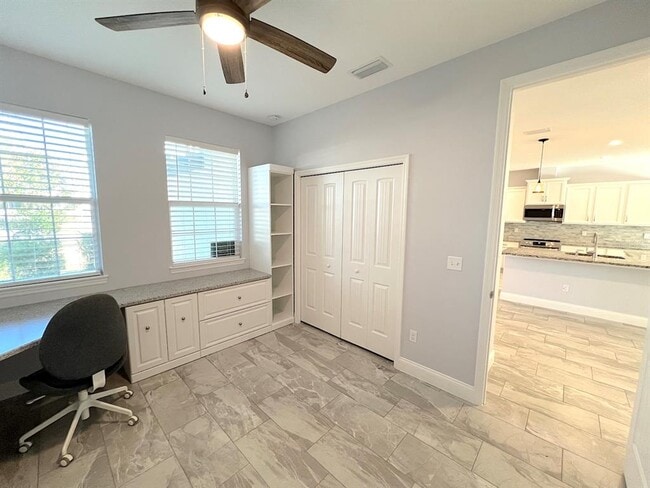 Building Photo - 10 Emmons Ln