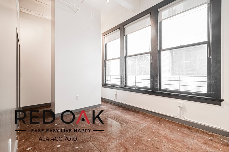 Building Photo - 430 S Broadway