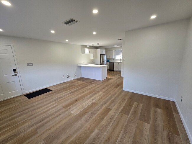 Building Photo - 346 Plaza Blvd