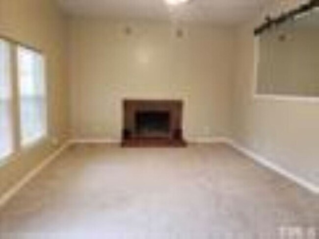 Building Photo - Cute, 2 Bedroom Bungalow in historic East ...