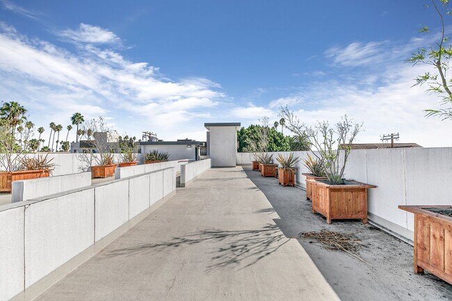 Building Photo - 2837 San Marino St