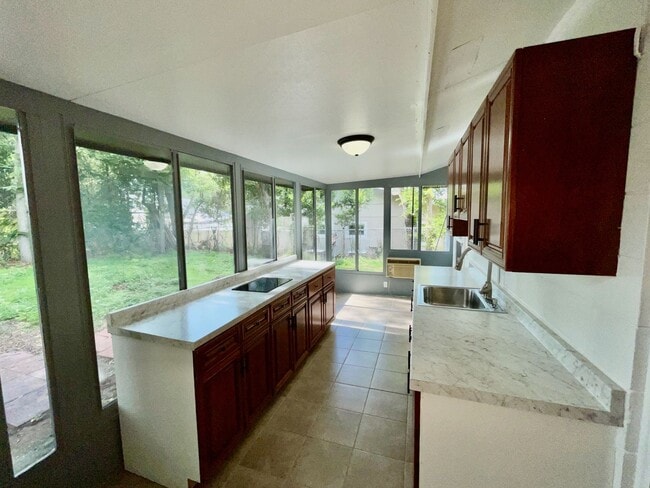 Building Photo - 1 Bed /1 Bath w/ Private Courtyard