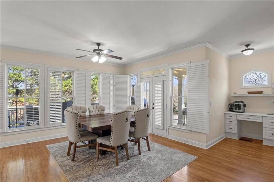 Building Photo - 5685 Lake Manor Trce
