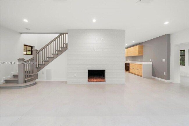 Building Photo - 151 NE 43rd St