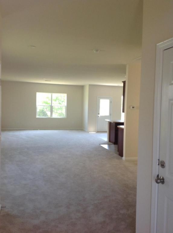 Building Photo - 1013 Balmore Dr