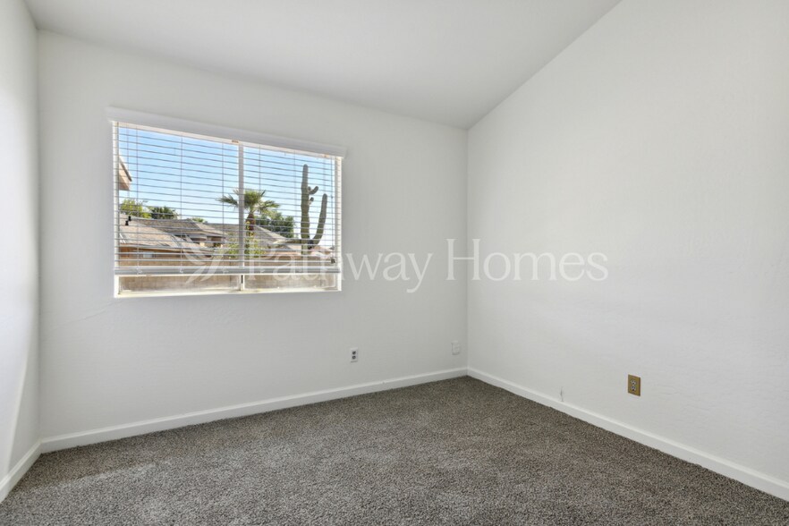 Building Photo - 7704 W San Juan Ave