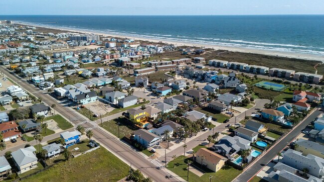 Building Photo - 607 Sand Key Dr