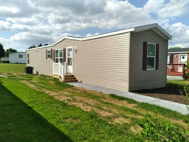 Primary Photo - 102 W Fowler Dr