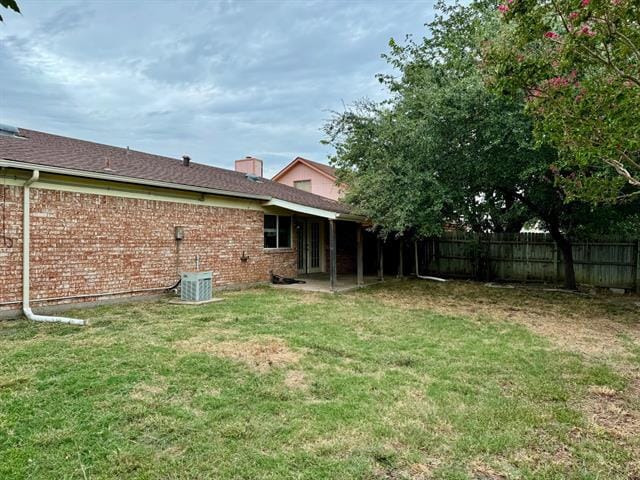 Building Photo - 2312 Versailles Dr