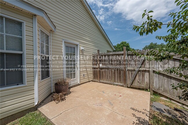 Building Photo - 3085 W Woodridge Dr
