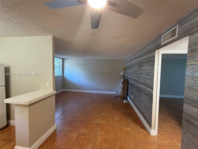 Building Photo - 1801 S Treasure Dr