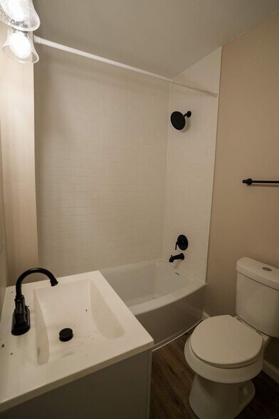 Building Photo - Fully Renovated 3-Bedroom Home – Move-In R...