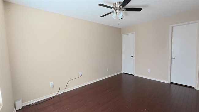 Building Photo - 2843 Oakland Brook St