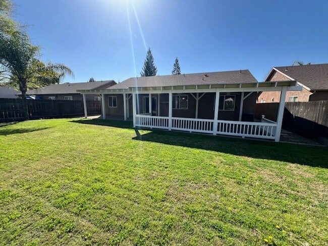 Building Photo - Cul-De-Sac in SE Visalia Neighborhood