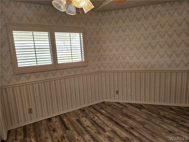 Building Photo - 2022 Merrill Ln