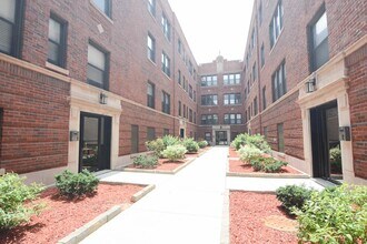 Building Photo - 2229 W Eastwood Ave