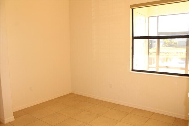 Building Photo - 629 Rosemary Cir