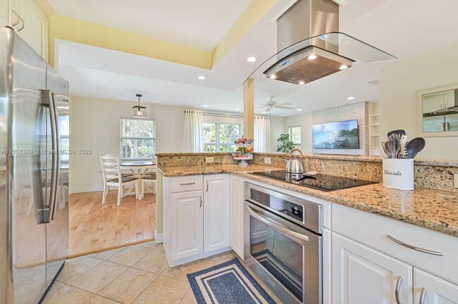 Building Photo - 671 Live Oak Ln