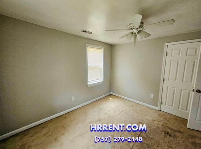 Building Photo - Cozy 3 Bedroom 1.5 Bath Two-Story Home located in the Fairmount Park in Norfolk!