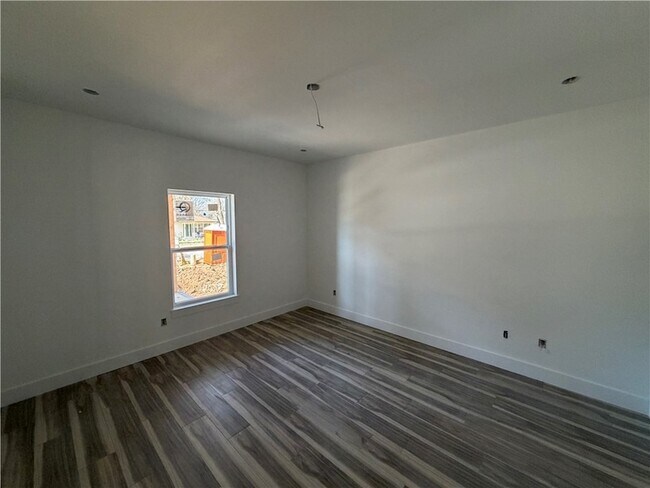 Building Photo - 906 N Sang Ave