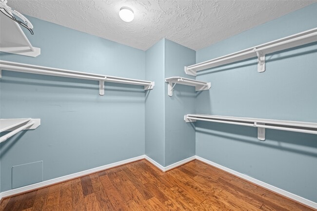 Building Photo - 3410 Skyline Village Dr