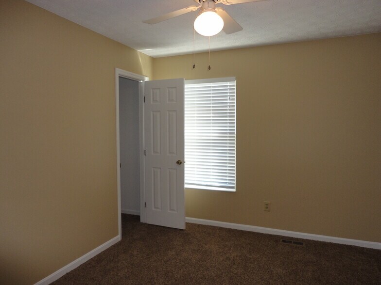 Building Photo - 531 Sherman Dr