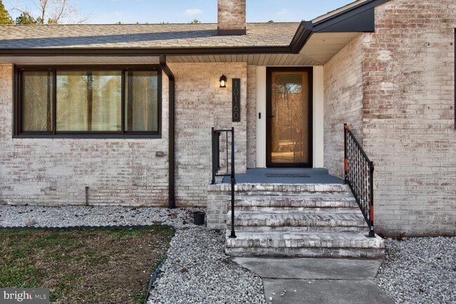 Building Photo - 10160 Dahlgren Rd