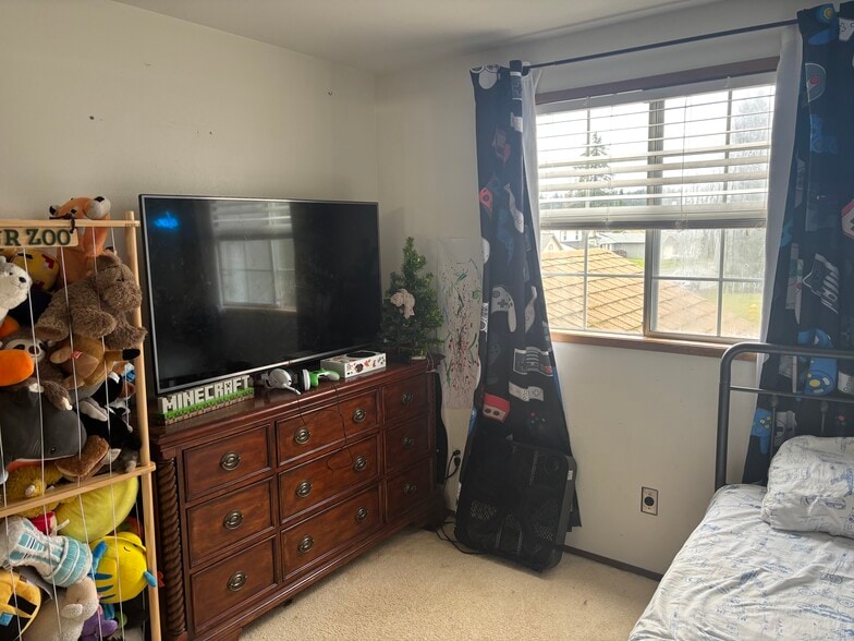 Building Photo - 520 NW Lateen St