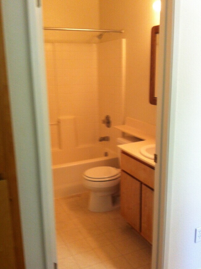 Building Photo - 3 Bedroom 2 Bath Home in Mace Ranch-$500 off 1st Month's Rent