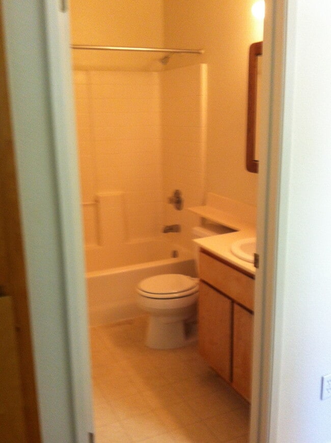 Building Photo - 3 Bedroom 2 Bath Home in Mace Ranch