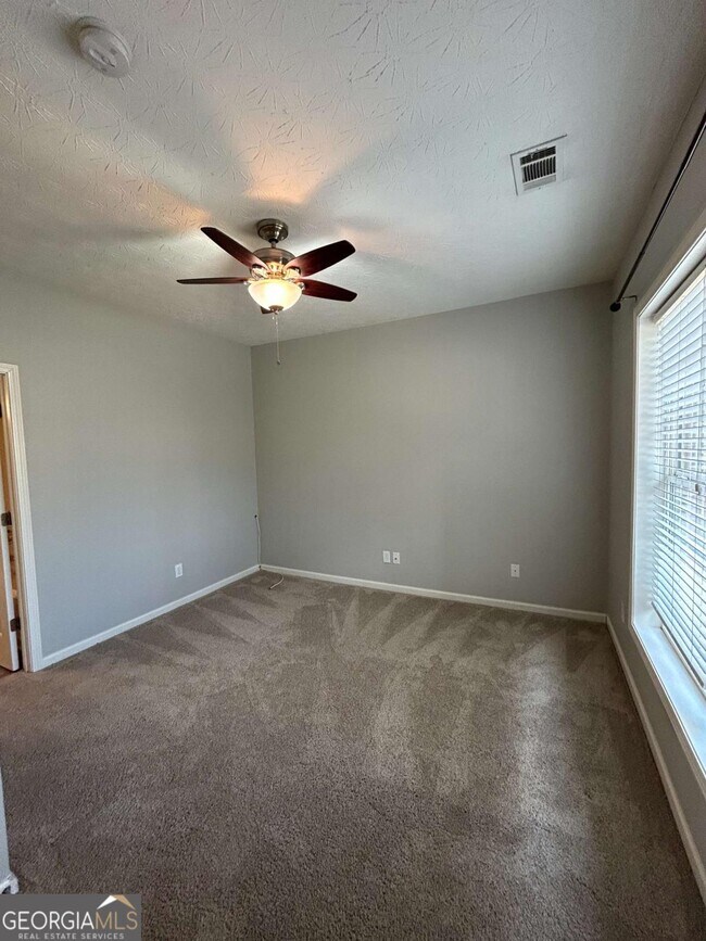 Building Photo - 607 Pecan Knoll Dr