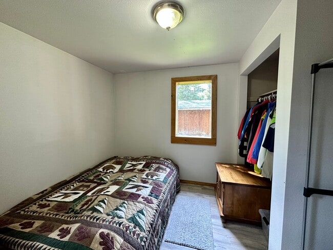 Building Photo - FURNISHED SEASONAL RENTAL