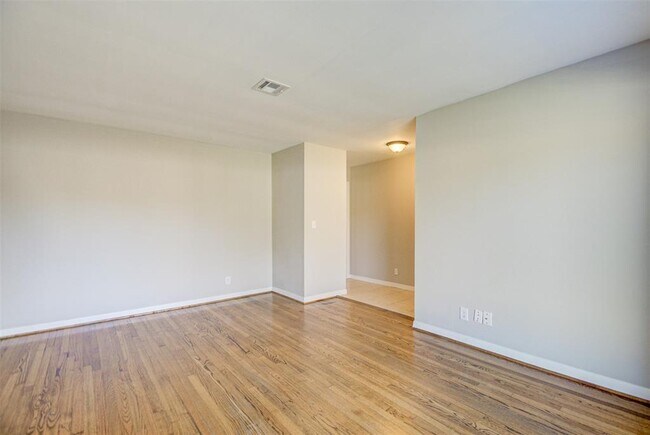 Building Photo - 2318 Haverhill Dr