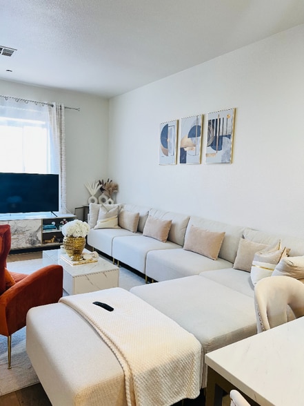 Building Photo - 382 Montecito Way