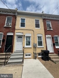 Building Photo - 739 E 10th St