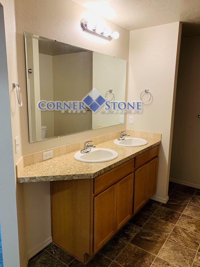 Building Photo - Great Home Near Settlers Park!