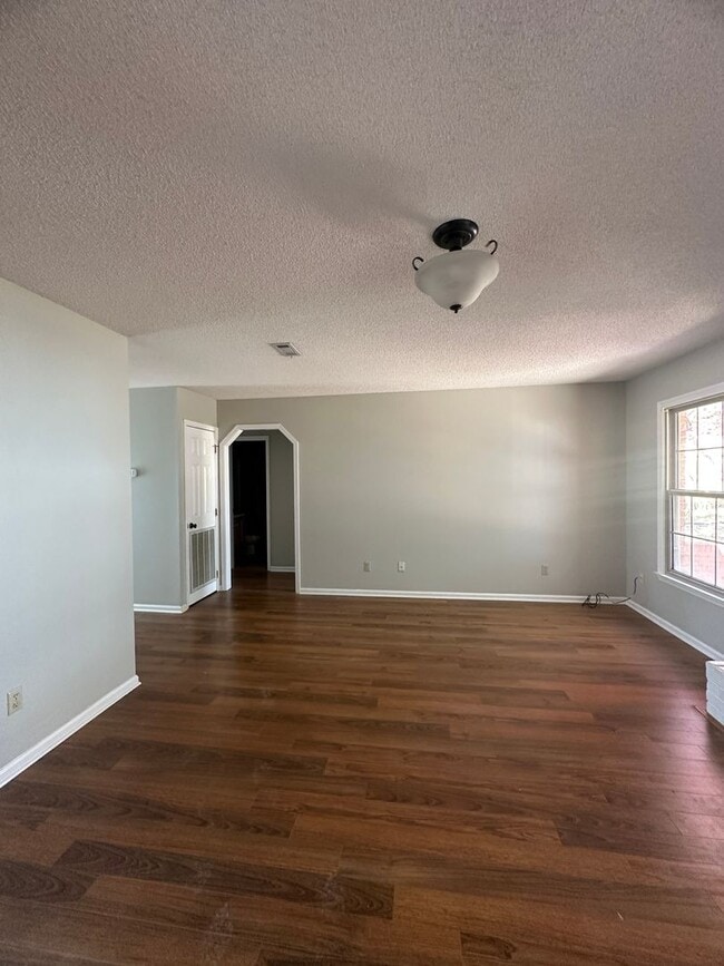 Building Photo - Valley Stream Subdivision!!