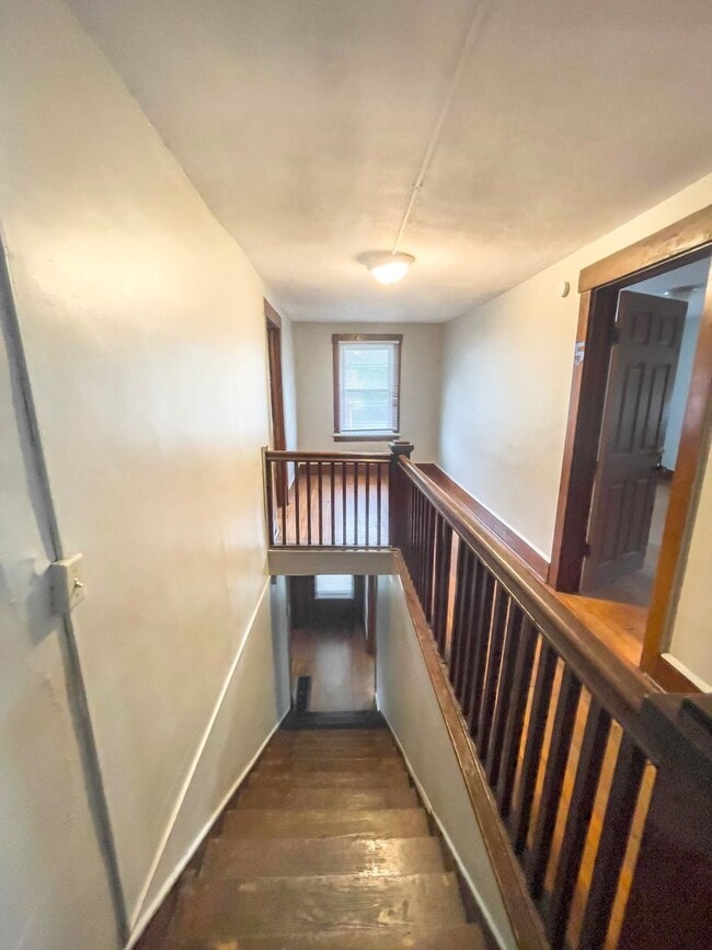 Building Photo - PRELEASING for AUGUST! Close to Campus: Washer and Dryer Included