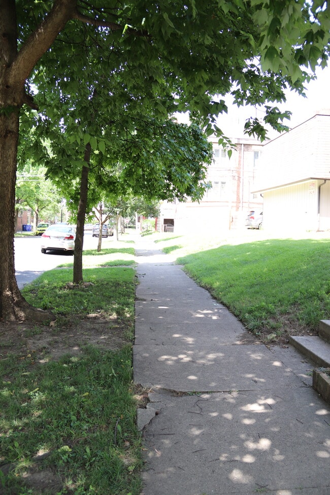 Building Photo - 1368 Forsythe Ave