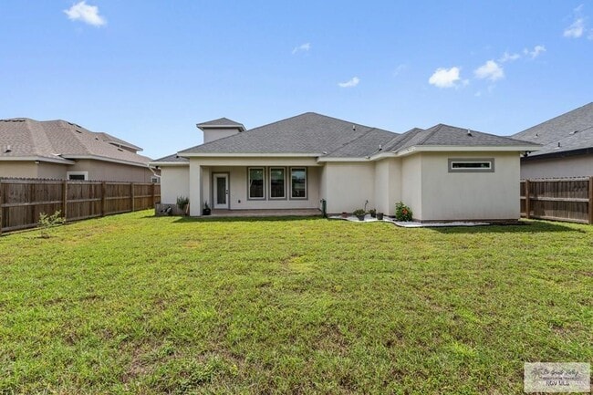 Building Photo - 29 N Queen Palm